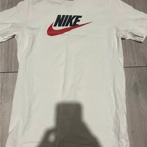 Nike White Short Sleeve Tee Classic Design